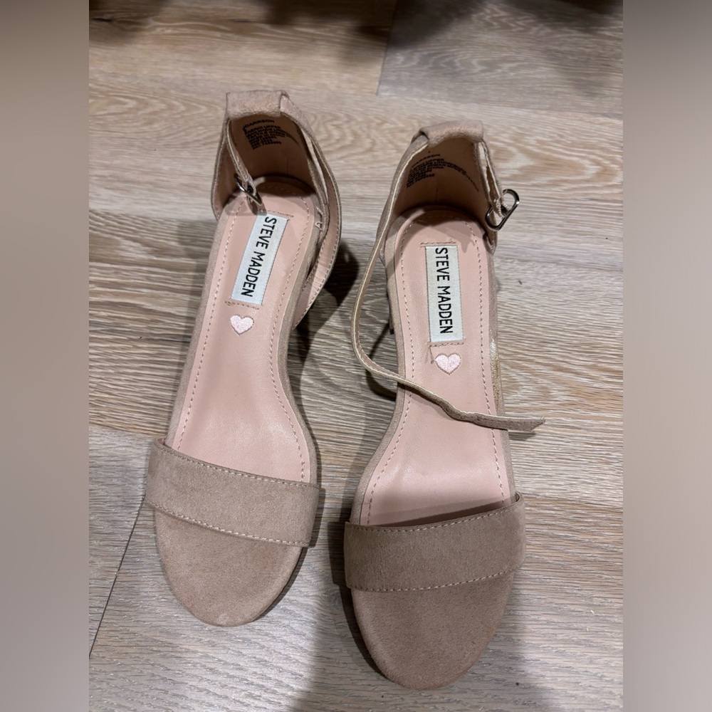 GIRLS STEVE MADDEN Suede heels!